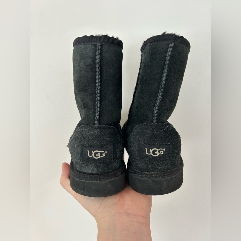UGG Girls Black Short Ugg Size 3